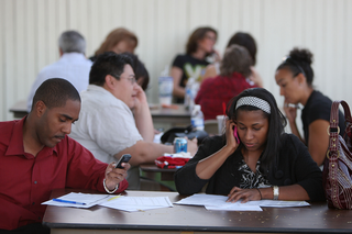 Campaign volunteers for Democratic presidential candidate Barack Obama in Phoenix on Nov. 3, 2008. (David McNew/Getty Images)